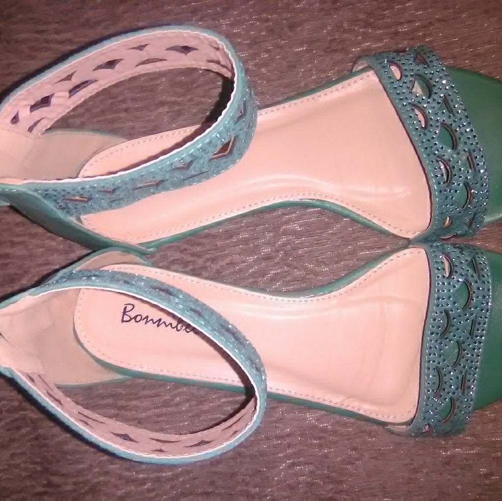Bonnibel Ankle Strap Sandals, SZ9.5